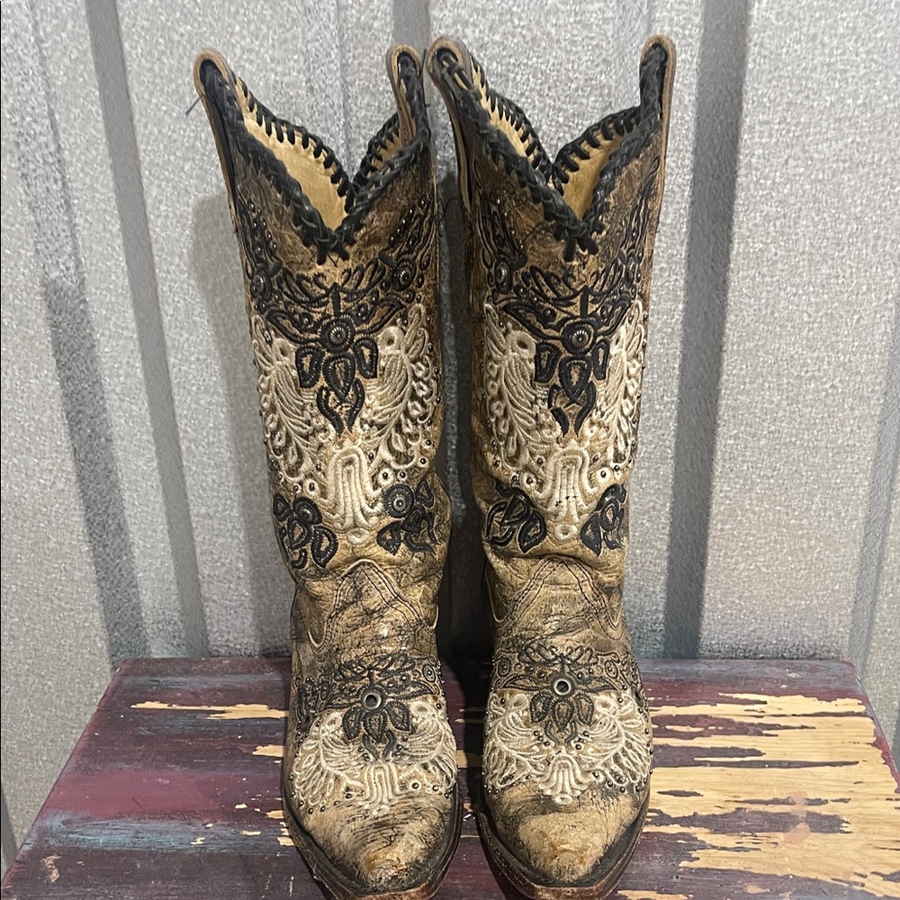 Embroidered Western Heeled Boots - Brown and Black